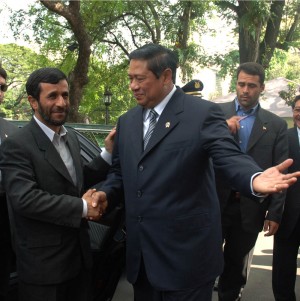 Antara Yudhoyono dan Ahmadinejad, Antara Indonesia dan Iran