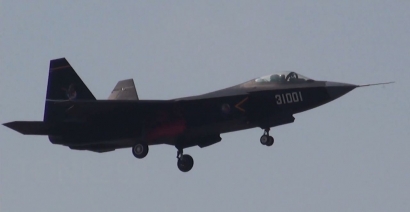 Pesawat Tempur J-31 “ Gyr-Falcon” Tiongkok Menjadi Saingan F-35 AS