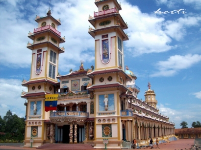 Melihat Cao Dai Temple di Ho Chi Minh