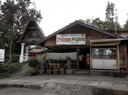 Makanan Halal Bertebaran di Pulau Samosir