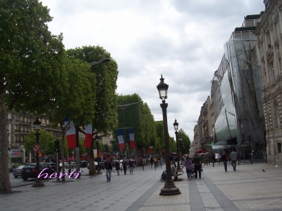 Champs-Elysees, Arc de Triomphe dan Gerbang Pelengkung Lainnya