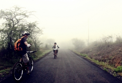 Jalur Sepeda Panggang-Selopamioro: antara Jernihnya Sungai Oyo, dan Warung Makan Sederhana Mas Prih