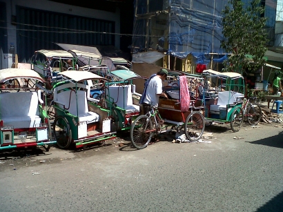 Puluhan Nomaden ‘Kota Daeng’ Tidur di Becak