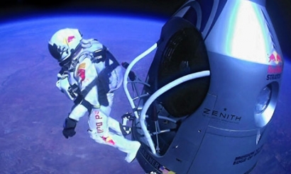 Felix Baumgartner Terjun Payung Dari Stratosfer