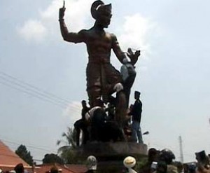 Monumentasi  Budaya versus “Gairah Syariah” di  Purwakarta