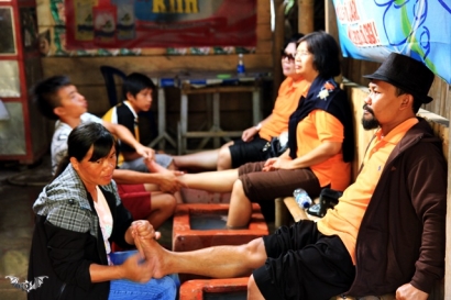 Menikmati Lokalisasi Pijat Kaki di Bukit Kasih Kanonang