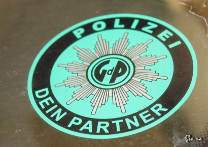 Saktinya Sticker Polisi Jerman