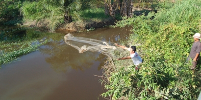 Berkelana di Ranah Minang (24) Menjala Ikan di Daerah Rokan