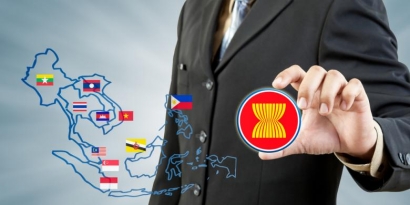 Masyarakat Ekonomi ASEAN : Sedikit-sedikit Disulitin