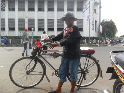 Pak Darum, Sebuah Realitas Tentang Pengojek Sepeda di Kota Tua