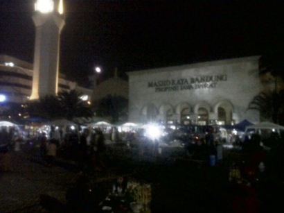 Alun-alun Masjid Raya Bandung