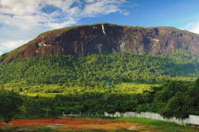 Jelajah Borneo (VI) Bukit Kelam