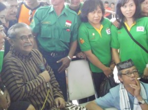 Sultan Dilantik, Sentilan Sentilun “Talk Show” di Kraton