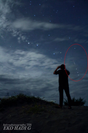 Meteor Cemerlang di Langit Malam (Parangkusumo, 23 April 2011)