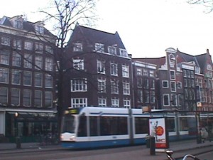 Mengamati Arsitektur dan Lingkungan di Amsterdam