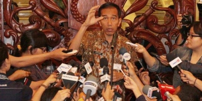 Jokowi :"Monorel Rumit Kajiannya...Saya tunda dulu, Saya putuskan untuk Meminang LRT atau HRT dgn BusWay sebagai Alternatif Angkutan Massal Ibu Kota, demikian Jokowi..........."