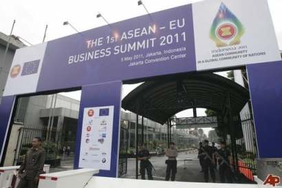 Slogan Plin-plan di KTT ASEAN 2011