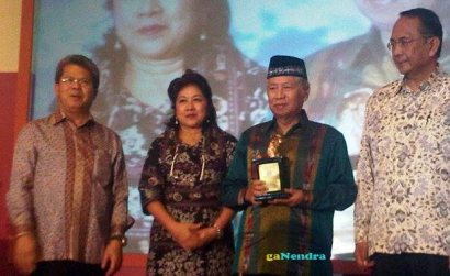 Pembela Minoritas Itu Raih Penghargaan Yap Thiam Hien 2013