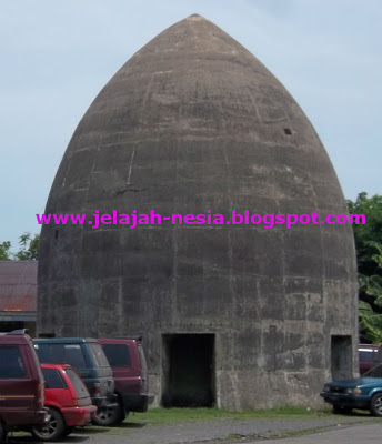 Jejak Sejarah Di Bunker Roti Manis -  Surabaya