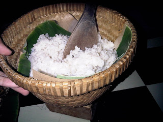 Dilema Makan Nasi Dalam Bakul