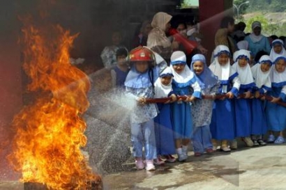 Kebakaran Pasar Waru:Contoh Minimnya Pendidikan Keselamatan Hidup