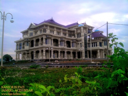 Kantor Bupati Aceh Besar, Istana Megah di Tengah Hutan