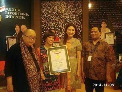 2nd MURI Award, Aku Dapatkan Lagi pada Pameran "Kain Tradisional Indonesia dalam Filateli Kreatif"