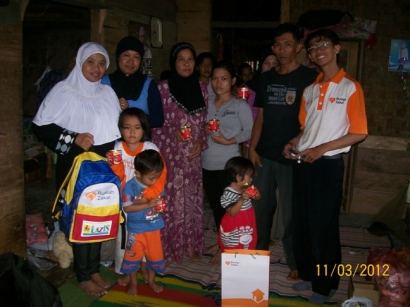 Kunjungan ke Rumah Siti (bag. 3) : Euphoria Kunjungan, Kebahagiaan Siti dan "Kegembiraan" Tetangga