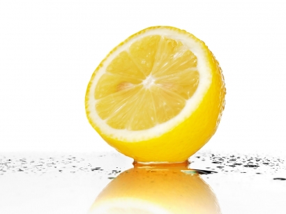 Membuat Wajah Lebih Putih dengan Lemon
