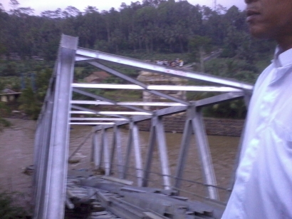 Jembatan Serayu Sigaluh-Sempol Runtuh