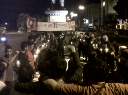 Aksi Malam Refleksi Melawan Lupa 14 Tahun Menghilangnya 13 Aktivis 1997/1998