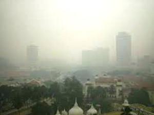 Malaysia Disergap Kabut Asap Indonesia