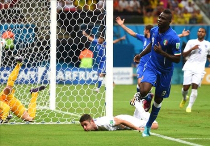 Super Mario Bawa Italia Bungkam Inggris 2-1