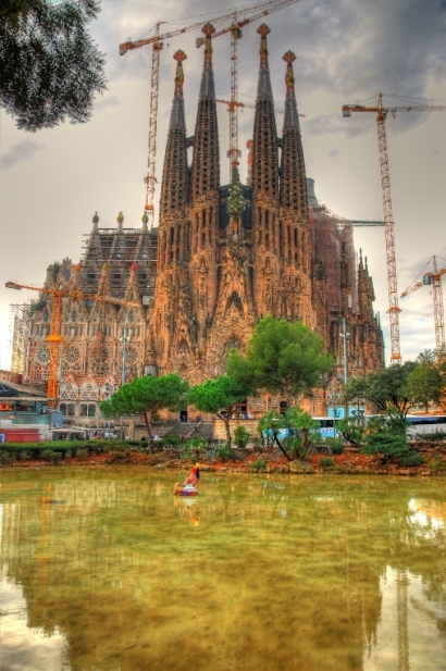 Menengadah ke Langit Barcelona, Sebuah Catatan Perjalanan Akhir Tahun (bagian I)