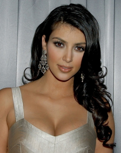 Tuhan, Kecilkanlah Payudara Kim Kardashian...