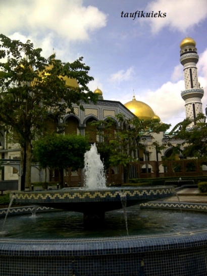 Temanku di Brunei, Hari Rayanya Esok