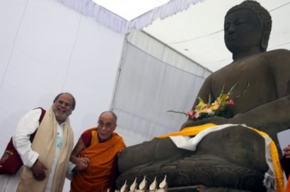 Anand Krishna and His Offering to Tibet