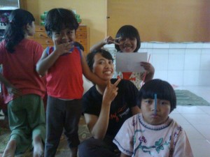 Bermain Bersama Anak-anak di Pengungsian Merapi #2