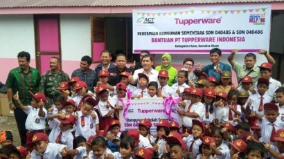 Sekolah Baru, Hadiah Indah Tupperware untuk 450 Siswa Korban Sinabung