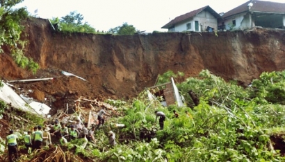 Kisah Haru Sholat Terakhir Ujang Sebelum Bencana Tanah Longsor Tasikmalaya