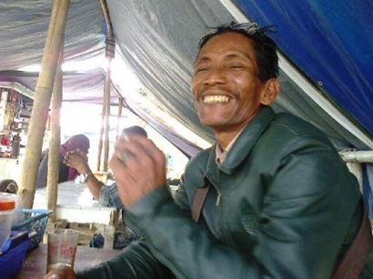 Kepala Desa Cidadali Kec; Cikalong Kabupaten Tasikmalaya "Multitalenta" 22 Tahun Jadi Hansip