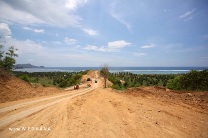Jalan Maut Itu Menuju Surga Lain di Lombok Selatan