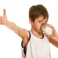 Cita-Cita Prabowo Akan Mewajibkan Minum Susu kepada Anak Sekolah