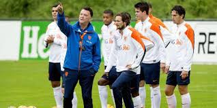 Louis van Gaal sukses padukan taktik 5-3-2 dan 4-4-3 Timnas Belanda di World Cup 2014 !?