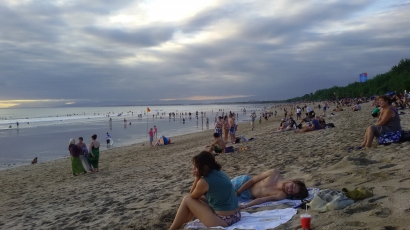 Menikmati Romantisme Sunset di Pantai Kuta