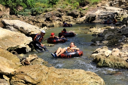 Sensasi Rafting di Kali Oyo Gunungkidul