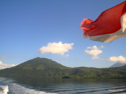 Pertarungan demi Kuasa vs Selamatkan Indonesia Raya