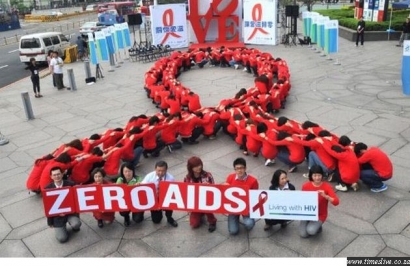 Tenaga Medis Dinkes Kota Surabaya Akan Mencari-cari Pengidap HIV/AIDS