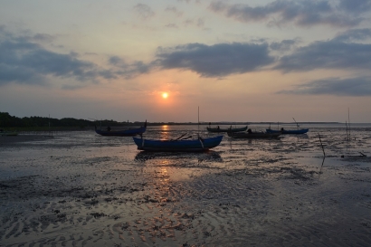 Menikmati Sunset di Pantai Bahak, Probolinggo, Jawa Timur