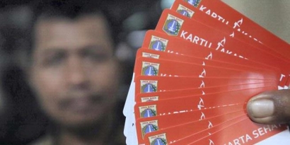 Koleksi Kartu Era Jokowi, Solusi Subsidi Tepat Sasaran?